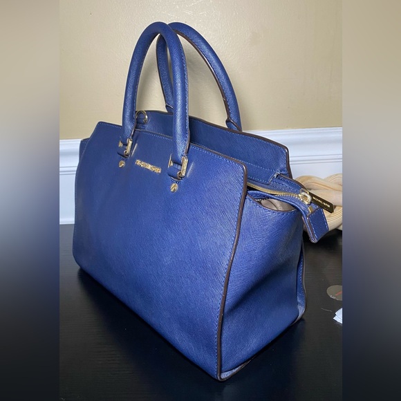 Michael Kors Selma Handbag with Michael Kors Wallet and Duster Bag - Picture 4 of 17